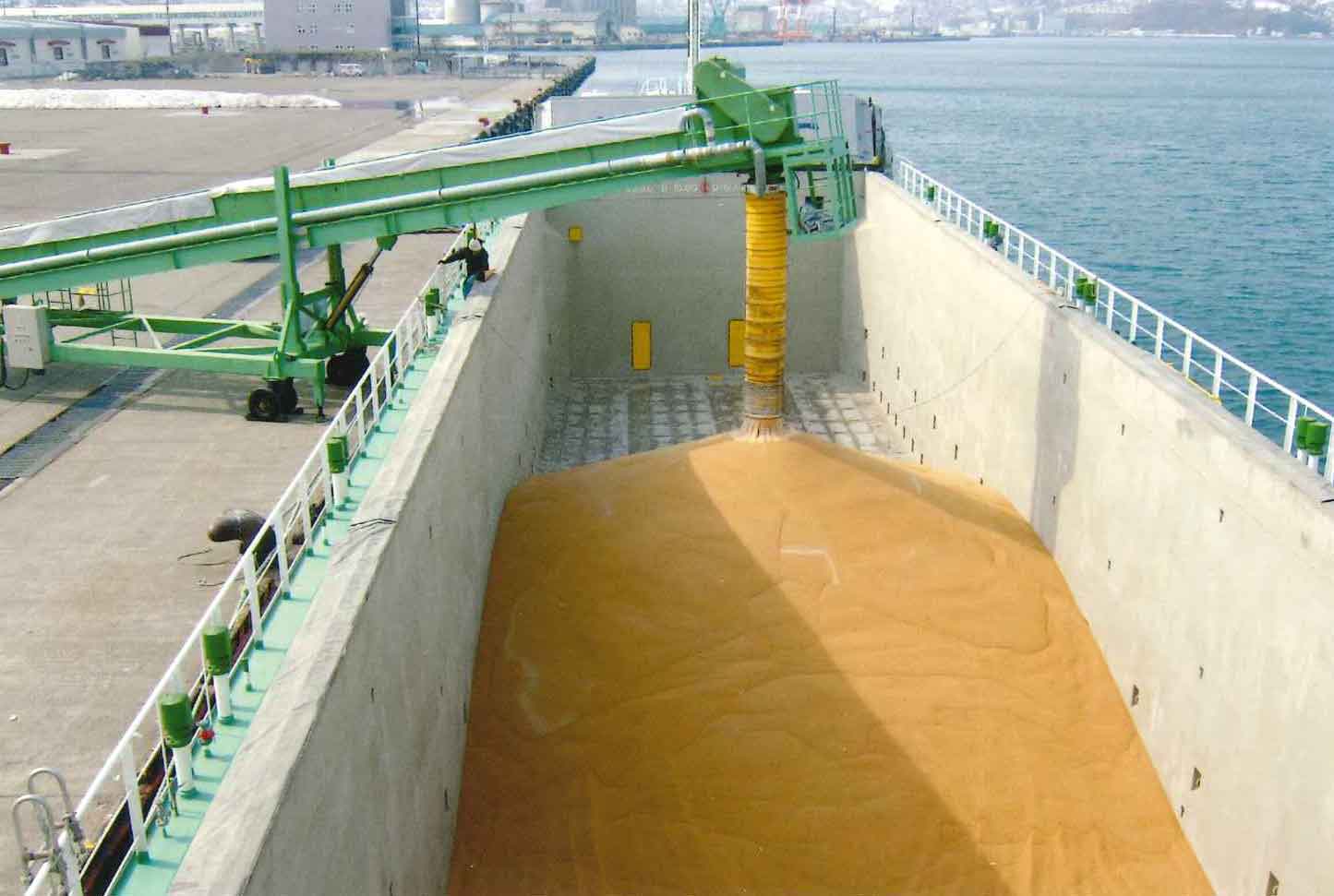 船積荷役 1,500トン 出荷終了まで7.5時間
